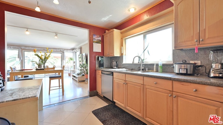 Photo 16 of 30 - 4000 Berenice Ave, Los Angeles, CA 90031