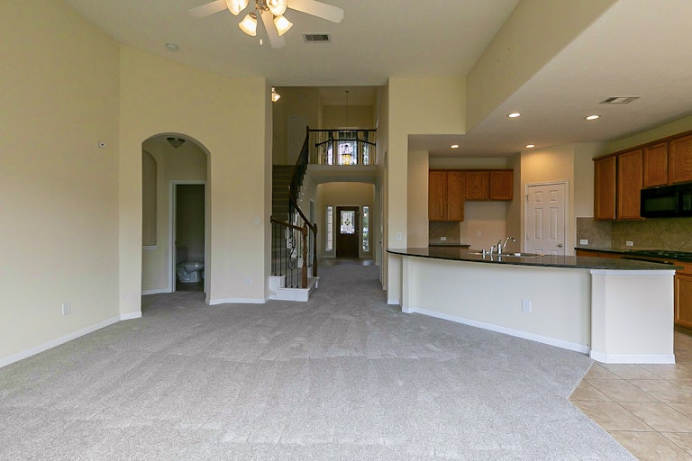 Photo 13 of 31 - 5703 Langham Dawn Ln, Houston, TX 77084