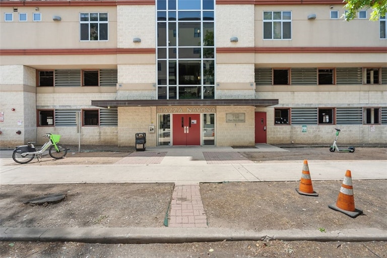 Photo 28 of 32 - 711 W 26th St #701, Austin, TX 78705