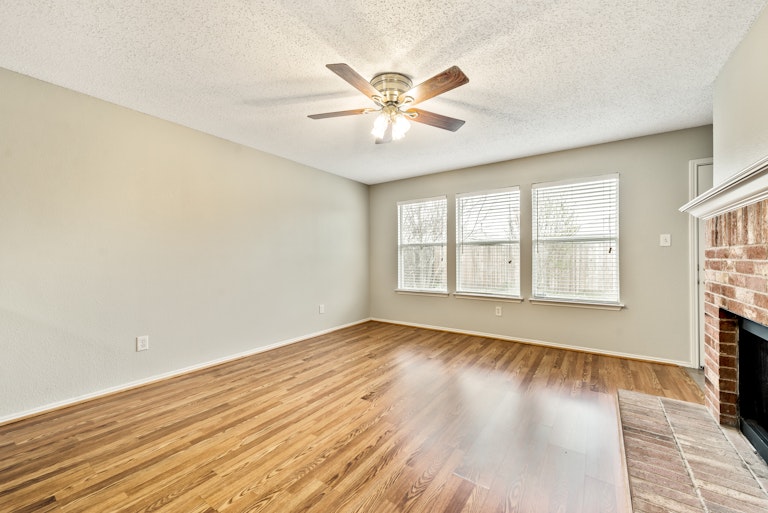 Photo 14 of 27 - 1018 Halifax Ln, Forney, TX 75126