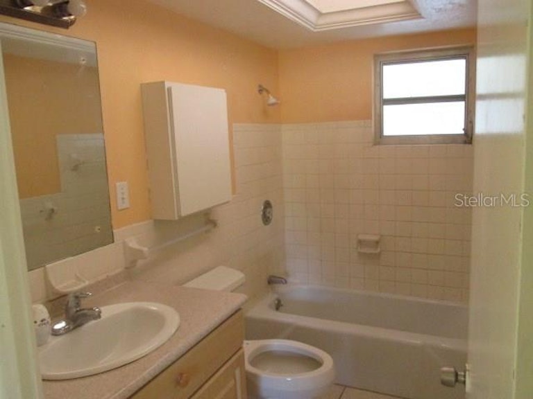 Photo 13 of 21 - 4052 San Luis Dr, Sarasota, FL 34235