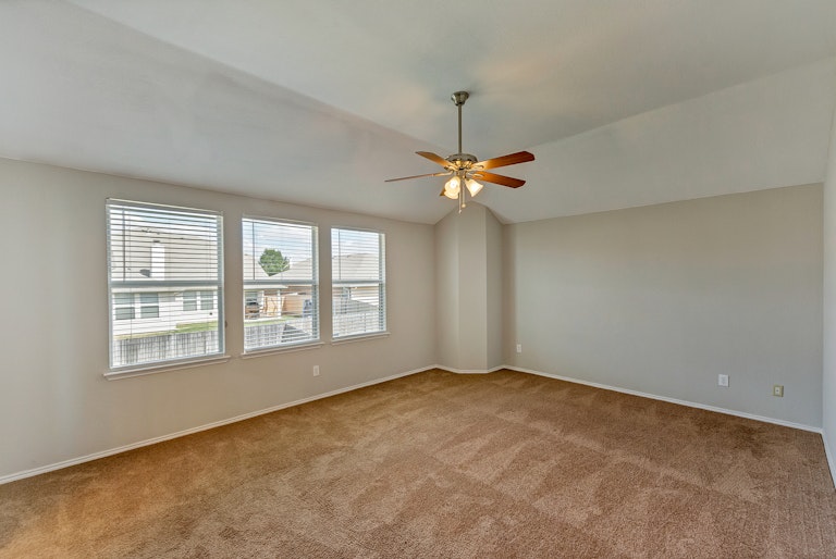 Photo 14 of 30 - 9125 Liberty Crossing Dr, Fort Worth, TX 76131