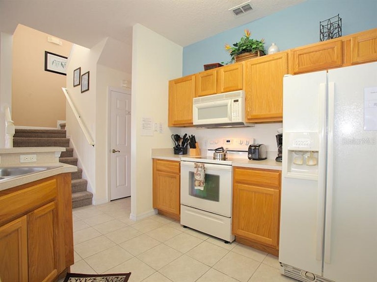 Photo 11 of 25 - 3041 Yellow Lantana Ln, Kissimmee, FL 34747