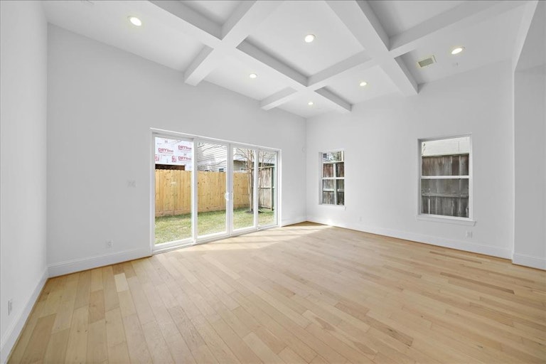 Photo 9 of 46 - 1420 Alexander St, Houston, TX 77008