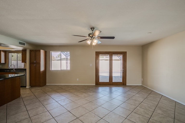 Photo 11 of 31 - 1812 W Nido Ave, Mesa, AZ 85202