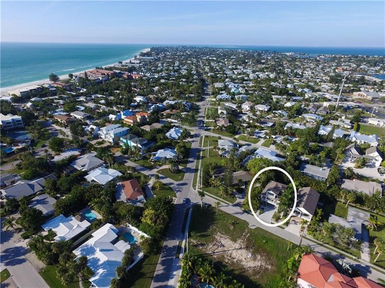 Photo 6 of 25 - 306 56th St, Holmes Beach, FL 34217