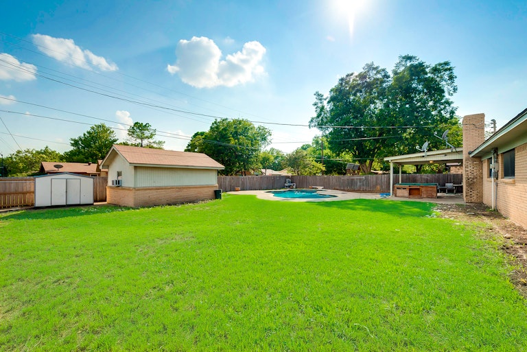 Photo 2 of 24 - 6640 Briley Dr, North Richland Hills, TX 76180