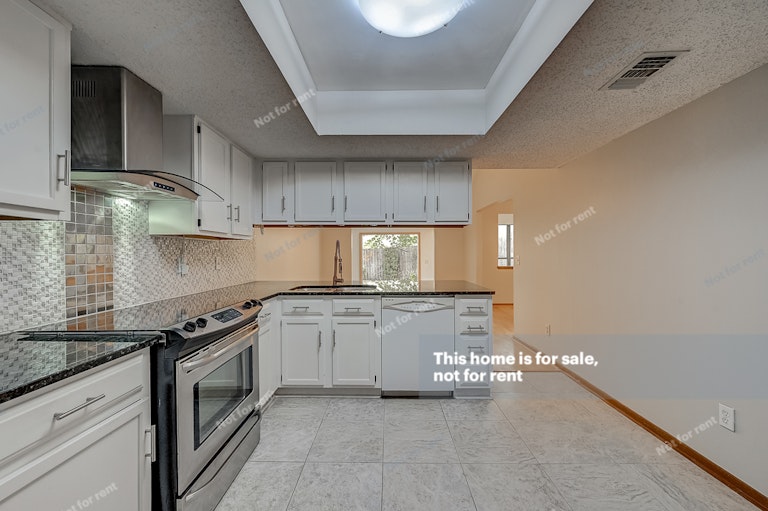 Photo 21 of 35 - 9943 Fawn Ridge Dr, Jacksonville, FL 32256