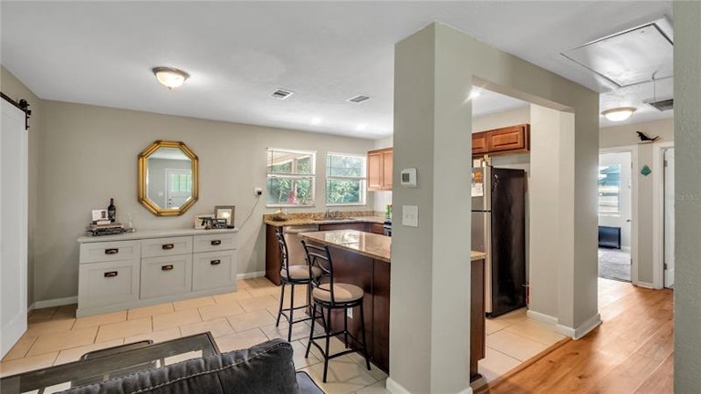 Photo 6 of 22 - 1030 E Walnut St, Lakeland, FL 33801