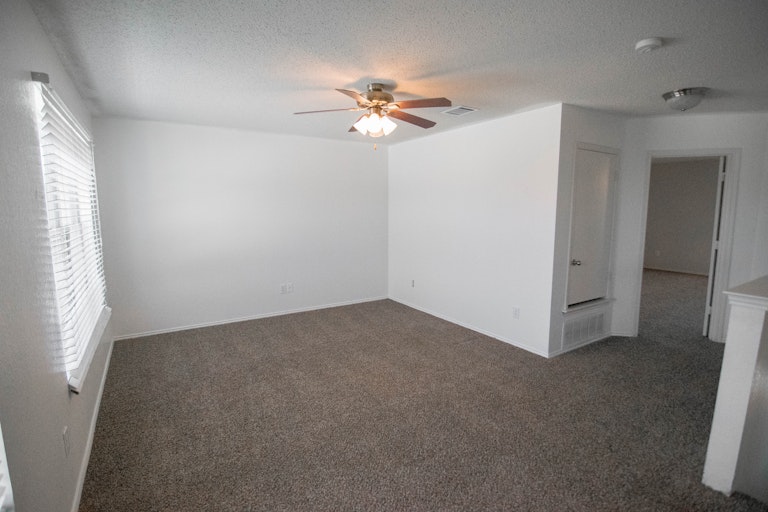 Photo 21 of 41 - 8128 Abbey Glen Ct, Arlington, TX 76002