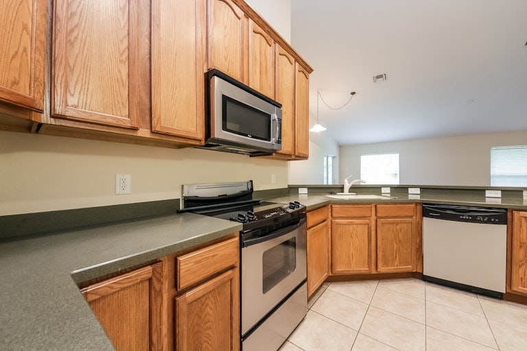 Photo 16 of 27 - 2207 Wolf Ridge Ln, Mount Dora, FL 32757