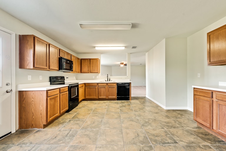 Photo 2 of 31 - 1719 Harvest Crossing Dr, Wylie, TX 75098