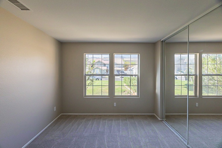 Photo 20 of 33 - 363 Selkirk Dr, Corona, CA 92881