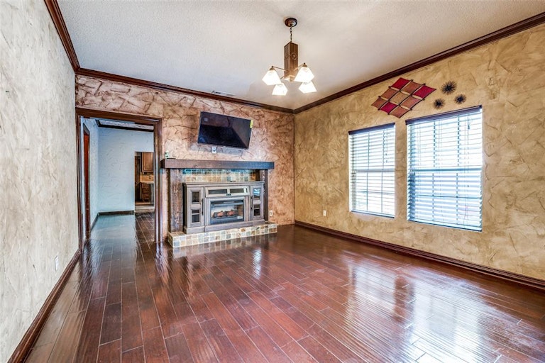 Photo 3 of 25 - 3404 Avenue G, Fort Worth, TX 76105