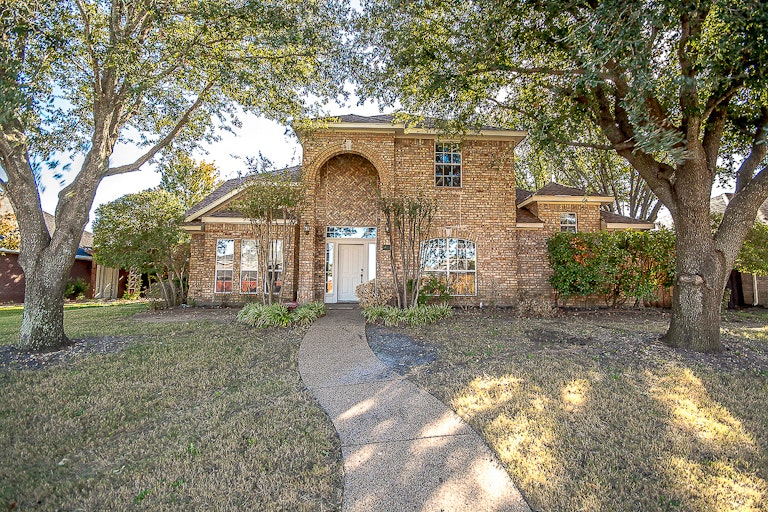 Photo 1 of 35 - 206 Martin Dr, Wylie, TX 75098