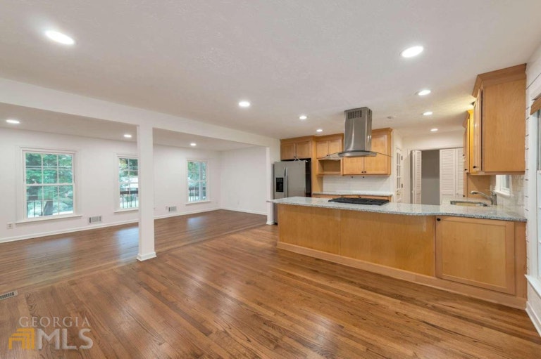 Photo 6 of 16 - 1113 Seven Springs Cir, Marietta, GA 30068