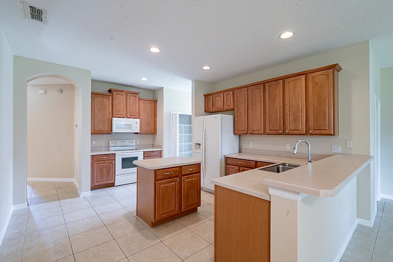 Photo 2 of 30 - 1718 Palmerston Cir, Ocoee, FL 34761