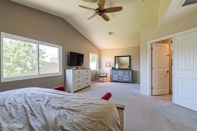 Photo 22 of 39 - 901 W Juanita Ave, Gilbert, AZ 85233