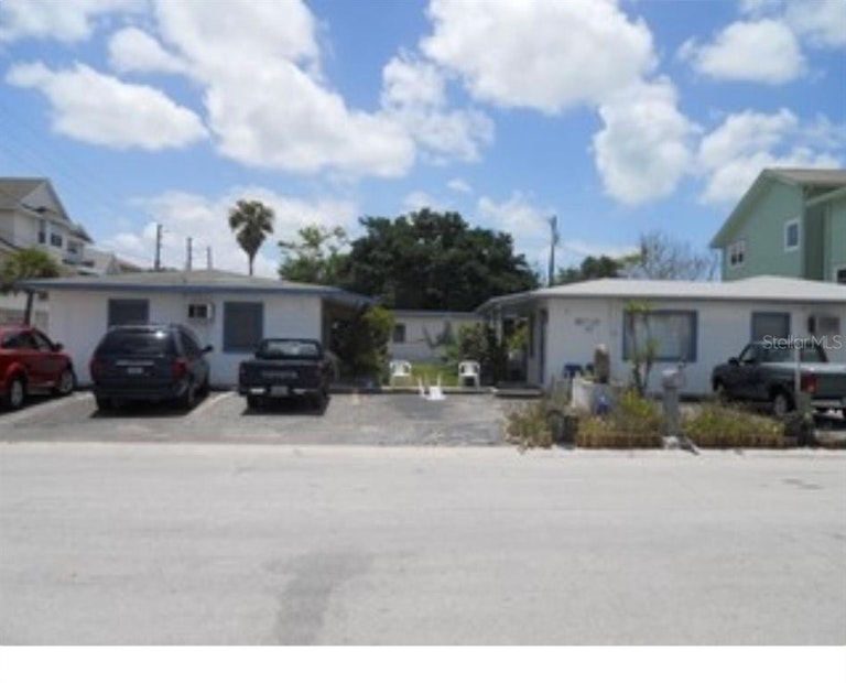 Photo 1 of 26 - 117 127th Ave, Treasure Island, FL 33706