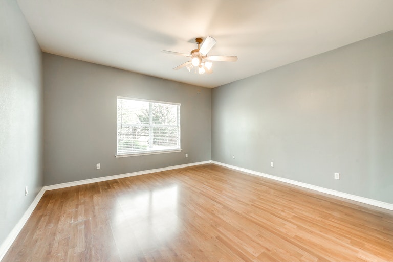 Photo 17 of 33 - 5209 Malibu St, Fort Worth, TX 76244