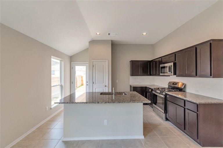 Photo 13 of 37 - 109 Billet Dr, Georgetown, TX 78626