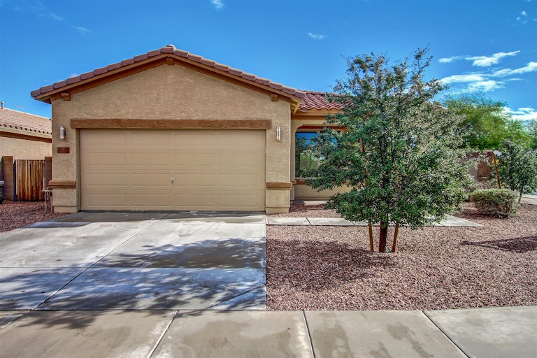 Photo 1 of 28 - 8121 S 23rd Dr, Phoenix, AZ 85041