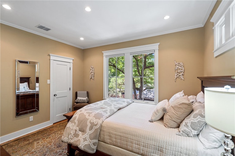 Photo 32 of 39 - 2901 Clearview Dr, Austin, TX 78703