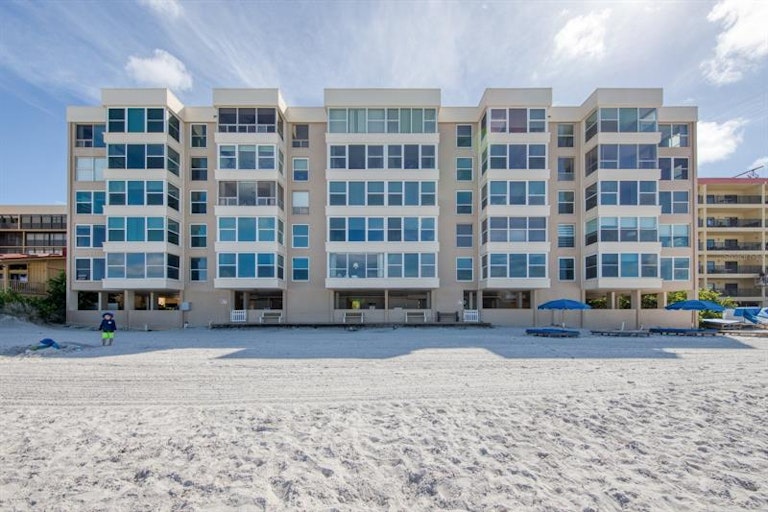 Photo 31 of 41 - 14800 Gulf Blvd #606, Madeira Beach, FL 33708