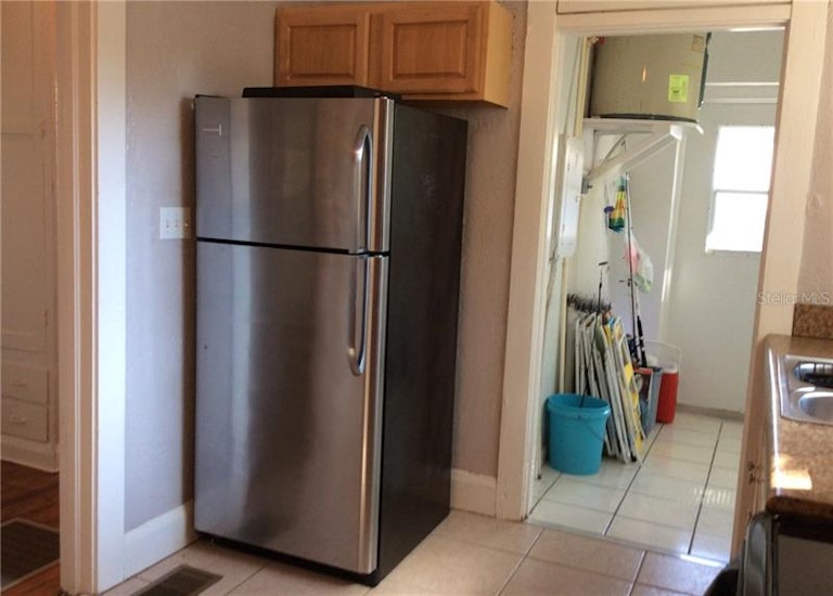Photo 10 of 18 - 3535 Jacinto Ct, Sarasota, FL 34239