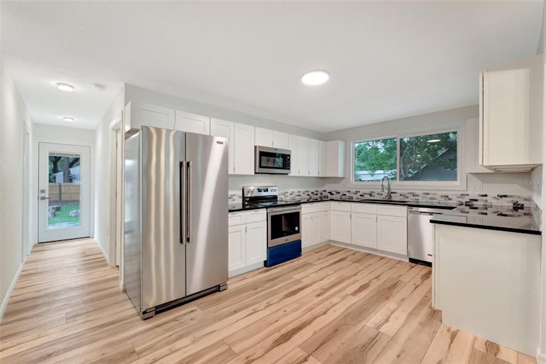 Photo 8 of 36 - 5801 78th Ave N, Pinellas Park, FL 33781