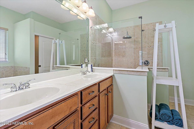 Photo 17 of 40 - 627 Battersea Dr, Saint Augustine, FL 32095