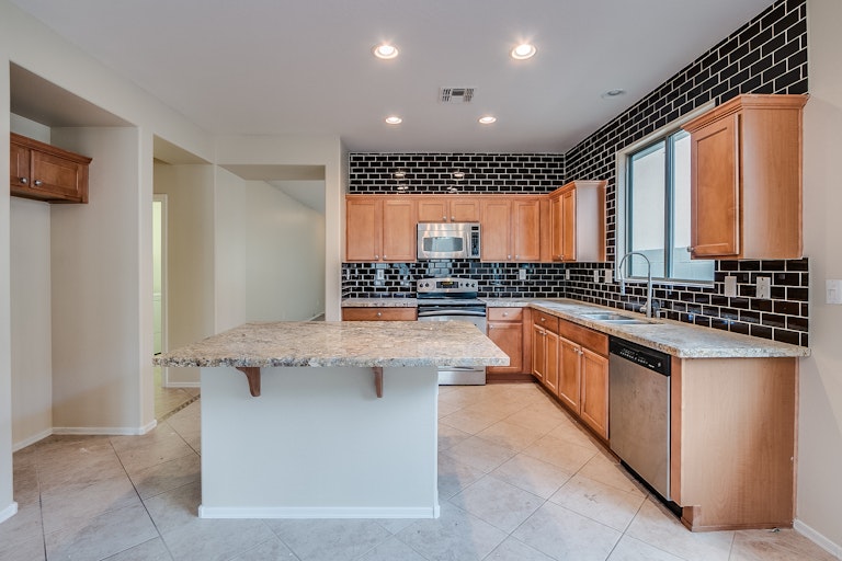 Photo 5 of 23 - 1612 W Kuralt Dr, Anthem, AZ 85086