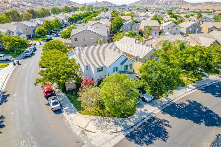 Photo 3 of 36 - 3982 Barbury Palms Way, Perris, CA 92571