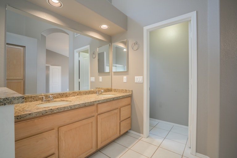 Photo 18 of 34 - 6463 W Adobe Dr, Glendale, AZ 85308