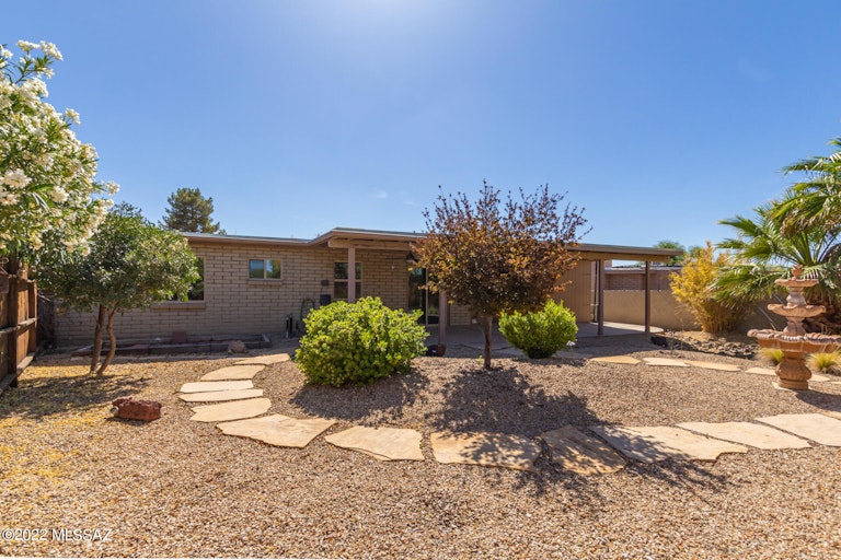Photo 3 of 33 - 502 N Loquat Ave, Tucson, AZ 85710