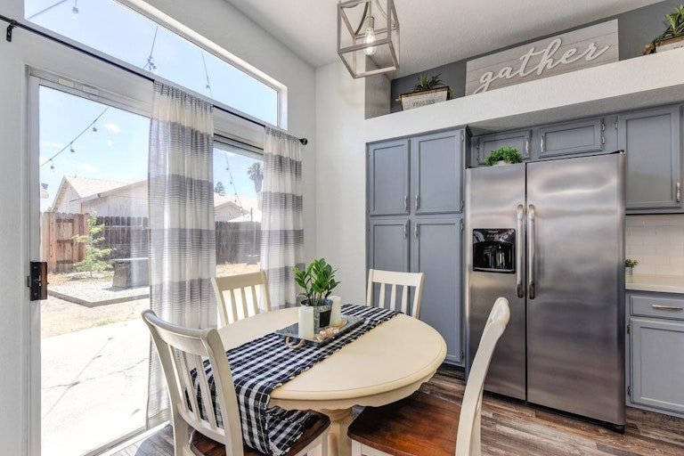 Photo 16 of 40 - 8372 Vintage Park Dr, Sacramento, CA 95828