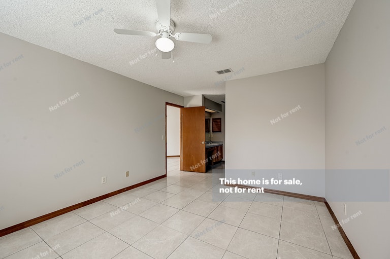 Photo 29 of 32 - 8460 Rockridge Dr, Jacksonville, FL 32244
