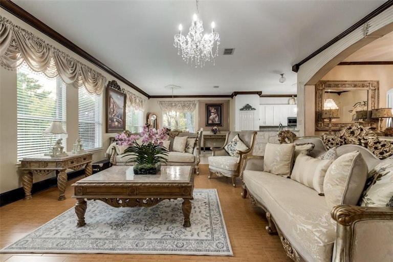 Photo 4 of 39 - 2608 Valencia Ln, Denton, TX 76210