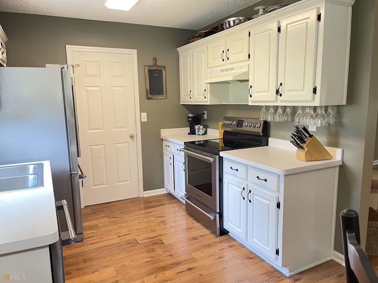 Photo 10 of 36 - 528 Butler Bridge Dr, McDonough, GA 30252