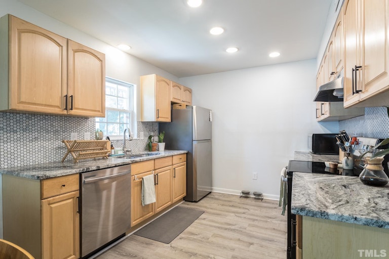 Photo 10 of 25 - 114 N Blacknall St, Durham, NC 27703