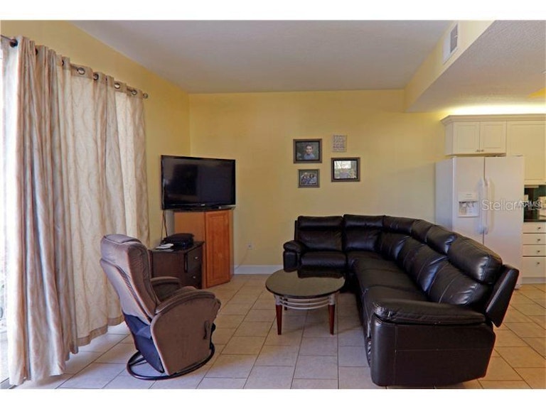 Photo 2 of 19 - 601 Fairmont Pl, Kissimmee, FL 34744