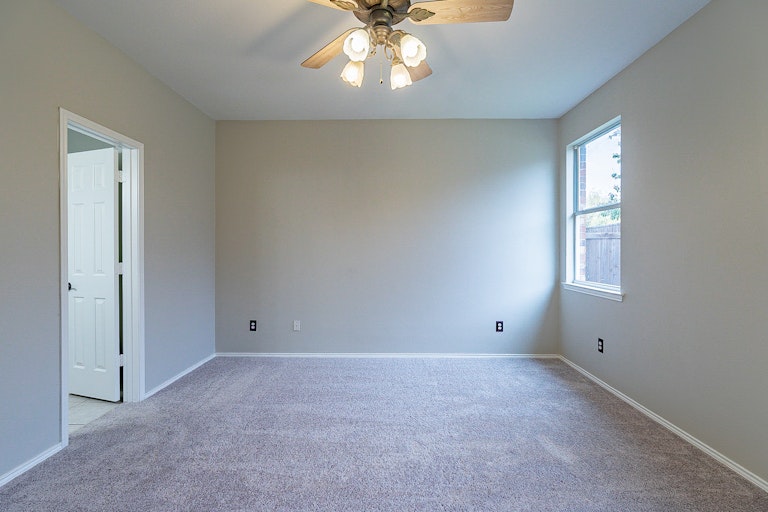 Photo 13 of 23 - 2805 Hudson Xing, McKinney, TX 75072