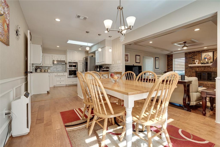 Photo 10 of 29 - 2609 Still Meadow Rd, Irving, TX 75060