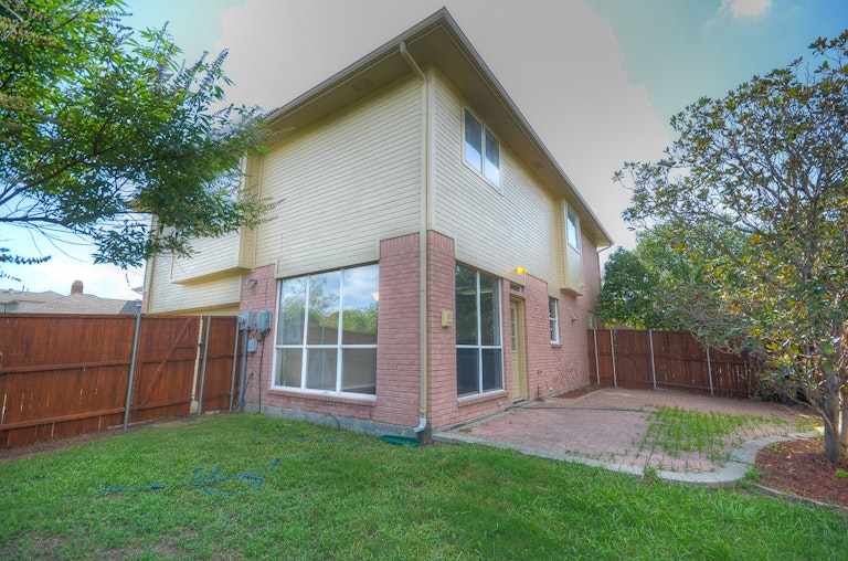 Photo 6 of 32 - 3922 Bach Blvd, Carrollton, TX 75007