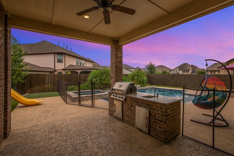 Photo 3 of 47 - 10610 Grace Hollow Dr, Cypress, TX 77433