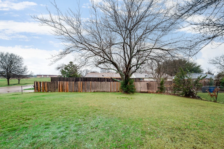 Photo 25 of 27 - 7302 Christie Ln, Dallas, TX 75249
