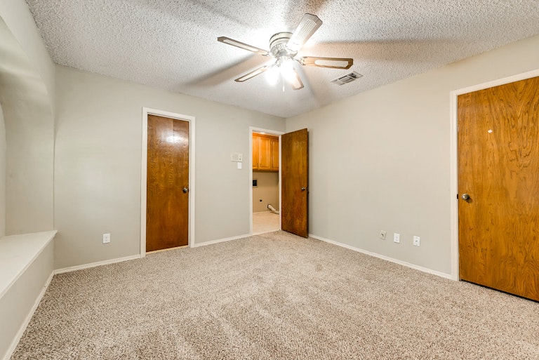 Photo 34 of 37 - 904 Chestnut Dr, Arlington, TX 76012