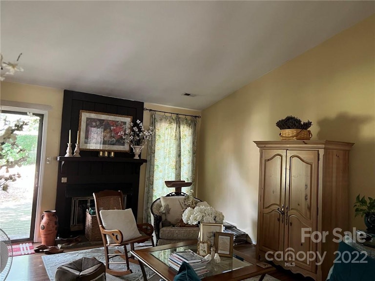 Photo 3 of 9 - 11421 Kingfisher Dr, Charlotte, NC 28226