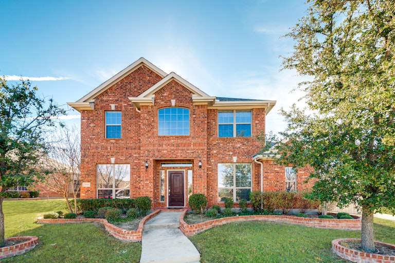 Photo 1 of 26 - 4310 Bluffview Dr, Sachse, TX 75048