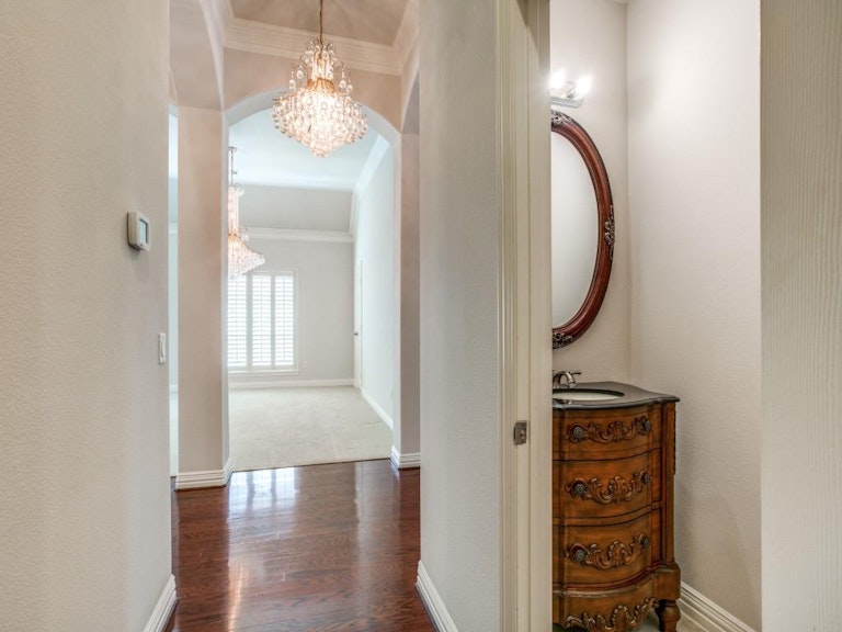 Photo 22 of 40 - 10405 Downing Dr, Denton, TX 76207